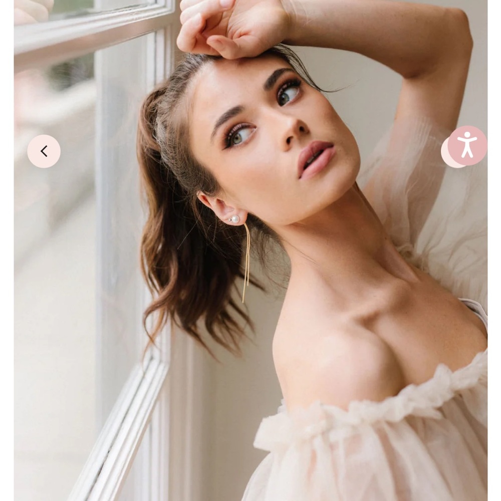 NWT Vella Modern Pearl Drop gold, untamed petals, sold out online - Picture 2 of 5